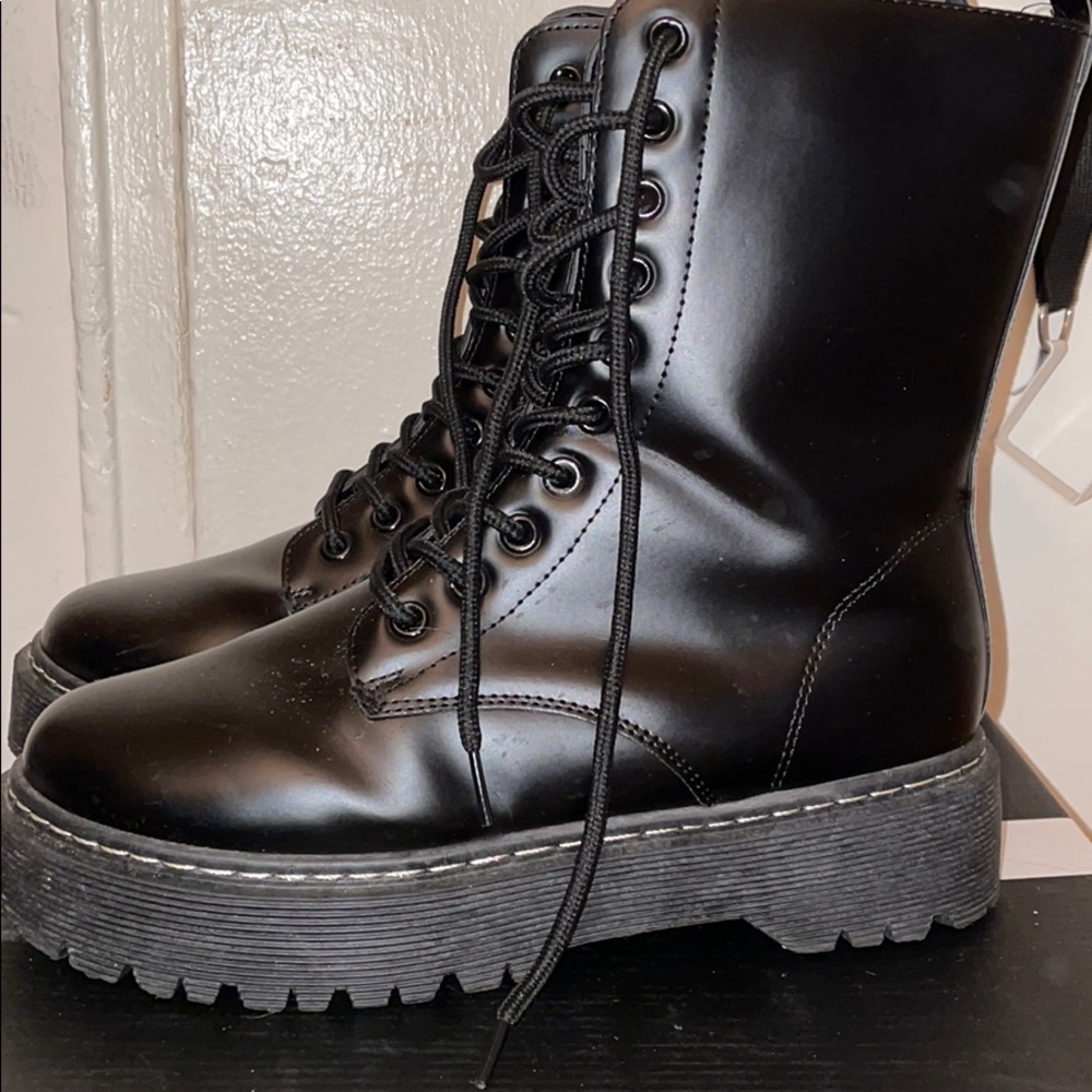 Combat boots
